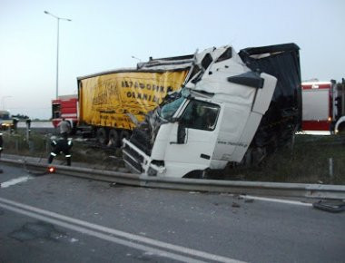 Τροχαίο με τρεις νταλίκες τα ξημερώματα στο ύψος του Πλαταμώνα